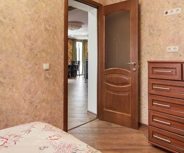 Deribasovskay Street Apartment